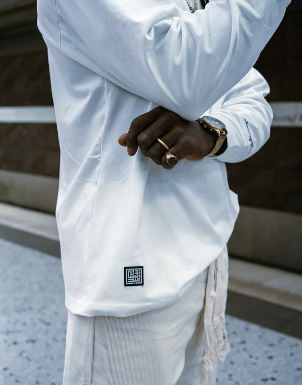 longsleeve-block-the-noise-white-closup